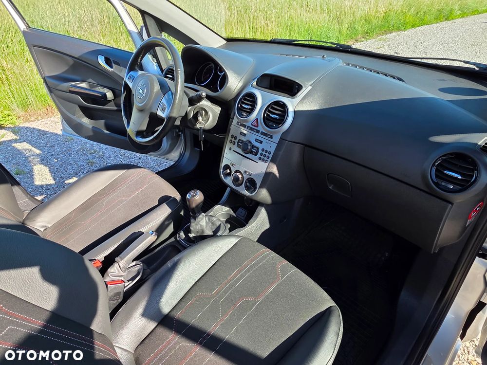 Opel Corsa 1.4 16V Cosmo - 36