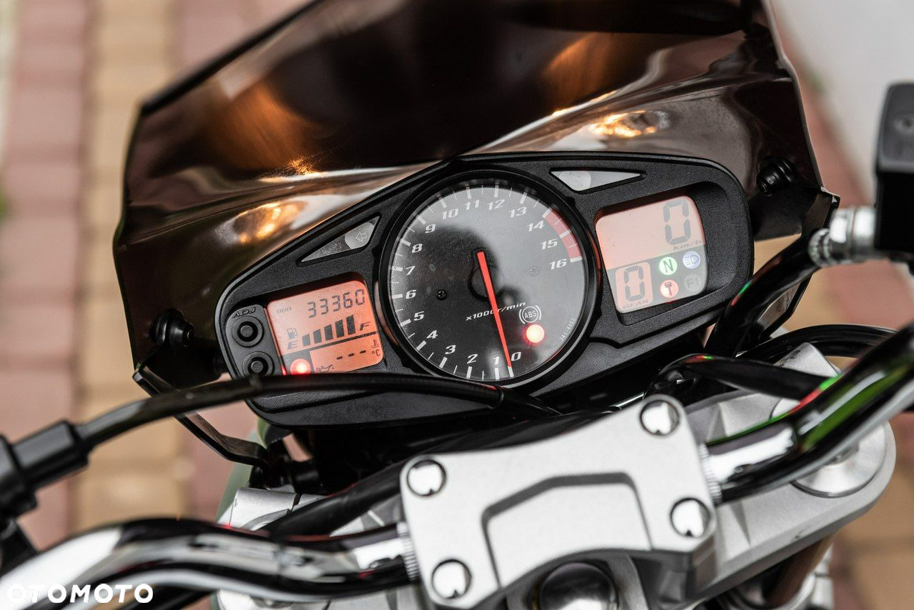 Suzuki GSR - 9