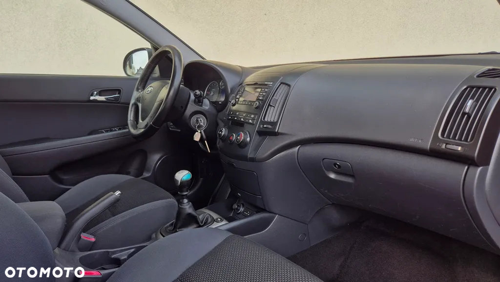 Hyundai i30 1.4 Comfort EU5 - 6