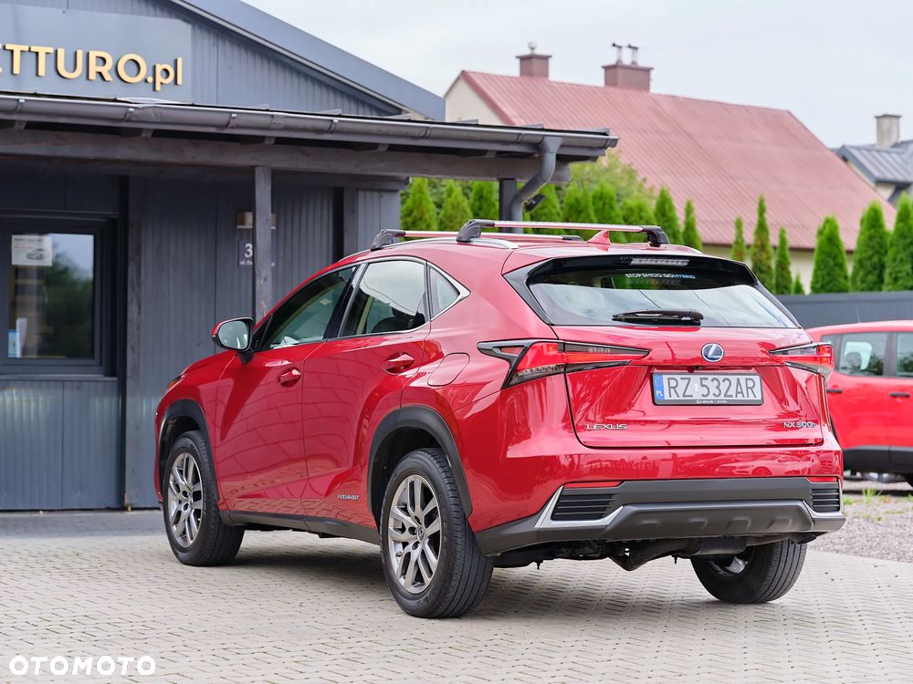 Lexus NX 300h Elegance + Business AWD - 4