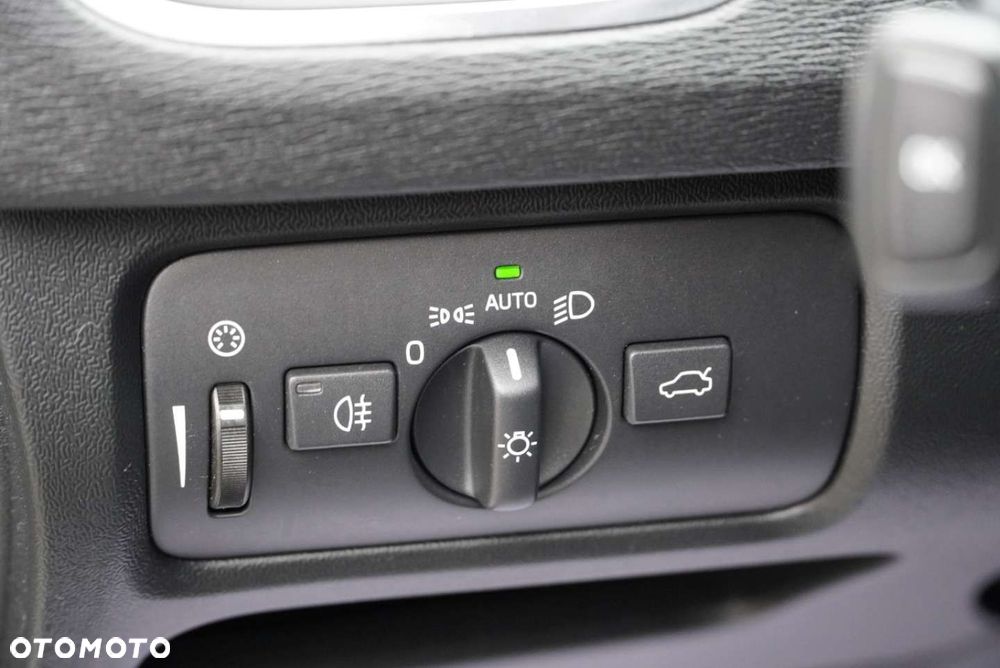 Volvo V40 T2 Geartronic Momentum - 18
