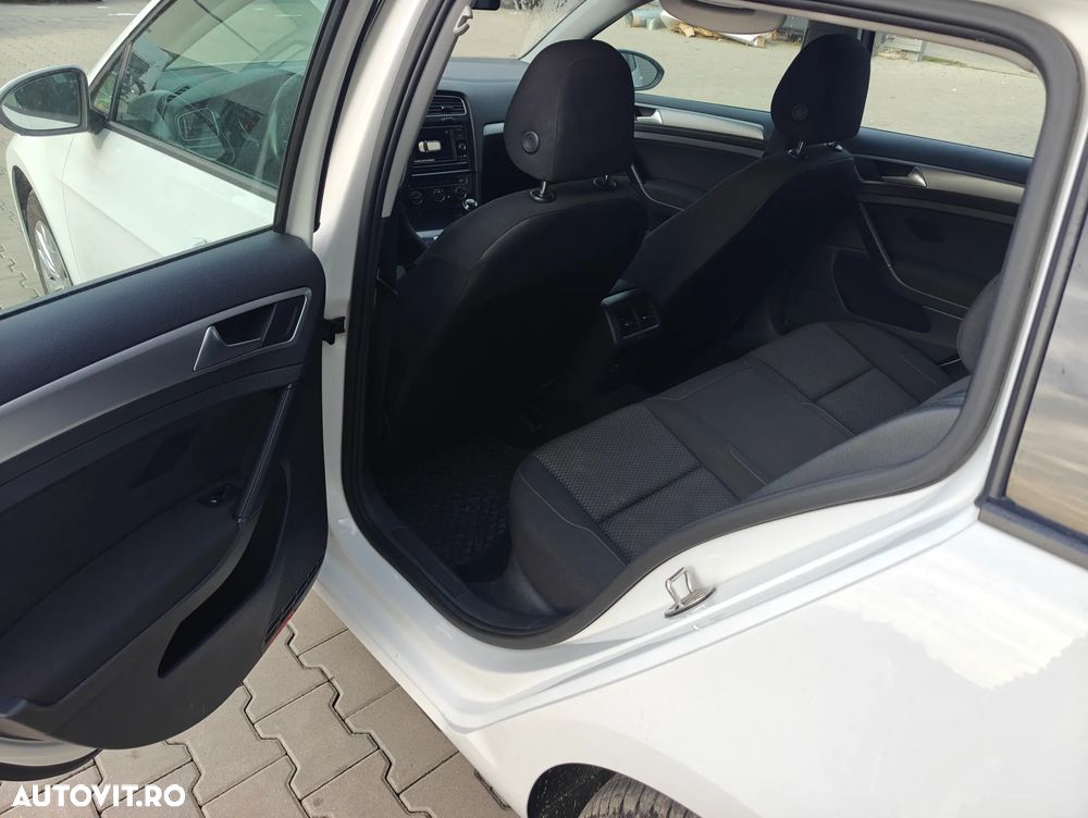 Volkswagen Golf - 10