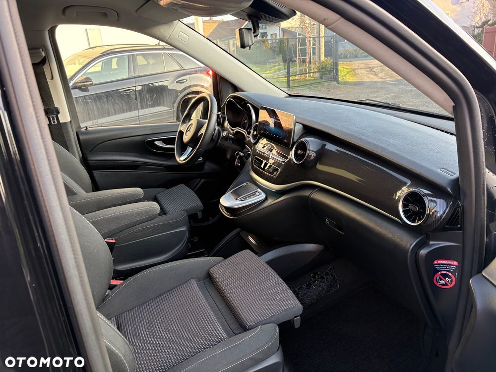 Mercedes-Benz Klasa V 300 d extralang 4Matic 9G-TRONIC Edition Edition 2023 - 26