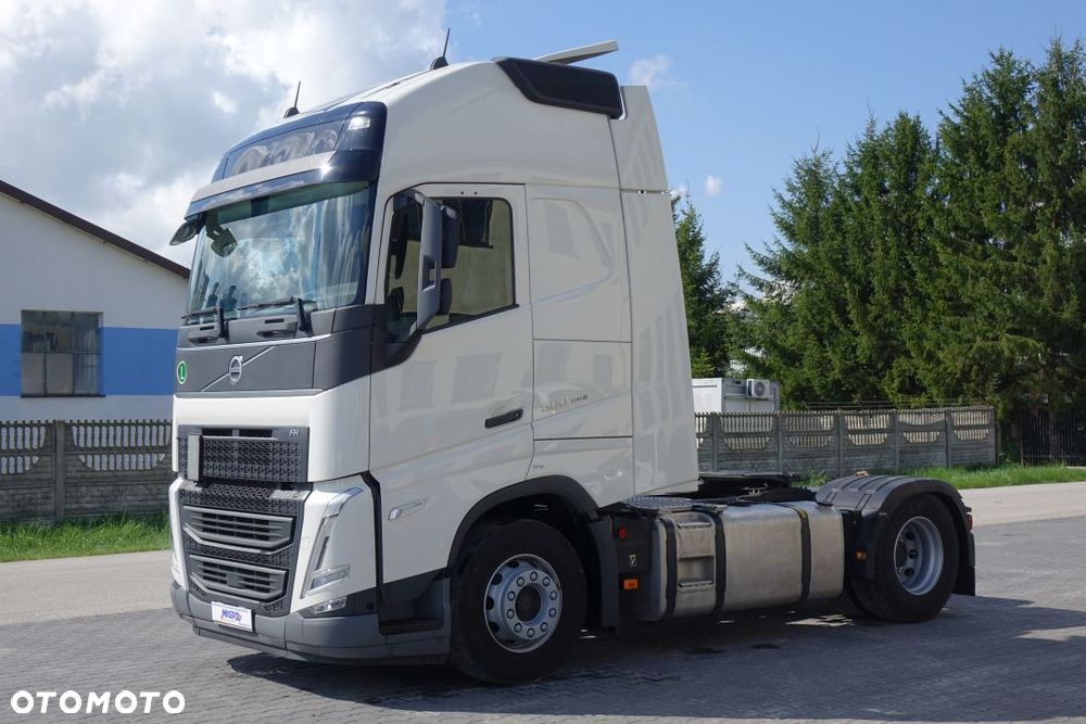 Volvo FH 500 EURO 6 / GLOBETROTTER XL / STANDARD / AUTOMAT / KLIMATYZACJA POSTOJOWA / LODÓWKA / NAVI / DWA ZBIORNIKI - 1
