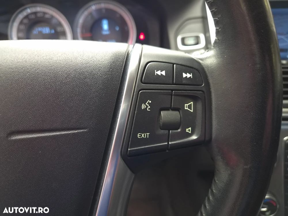 Volvo XC 60 D4 AWD Momentum - 23