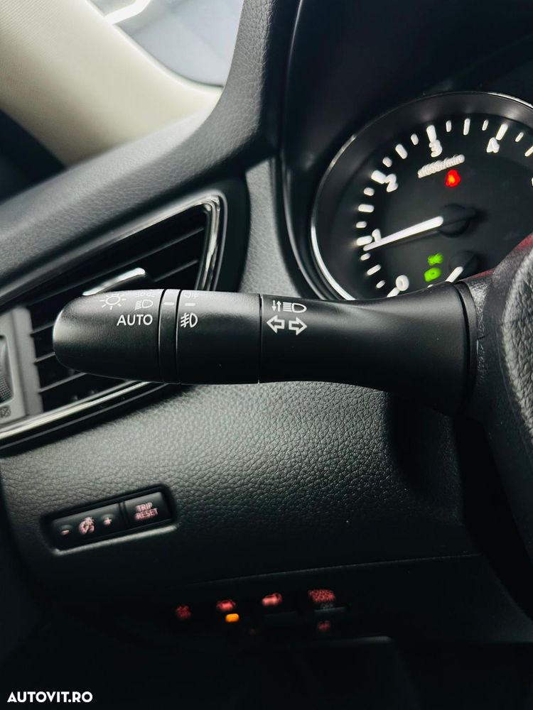 Nissan X-Trail 1.6 dCi N-Connecta - 29