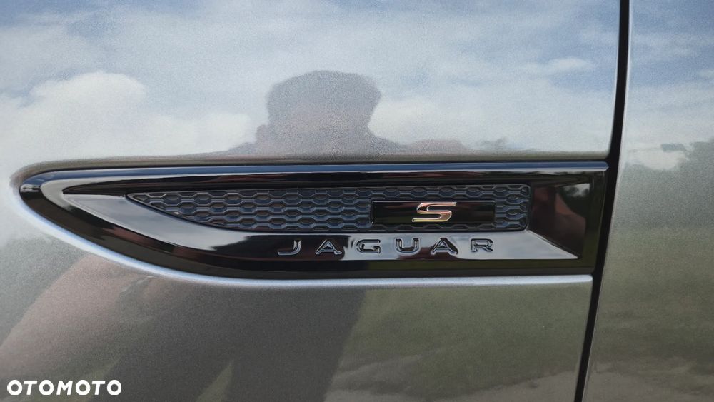 Jaguar E-Pace 2.0 i4D AWD R-Dynamic - 11