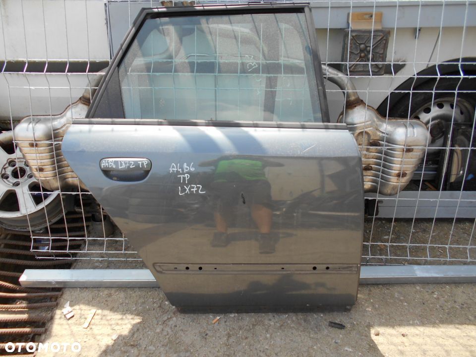 Audi A4 B6 Kombi drzwi prawe tyl szyba LX7Z - 1
