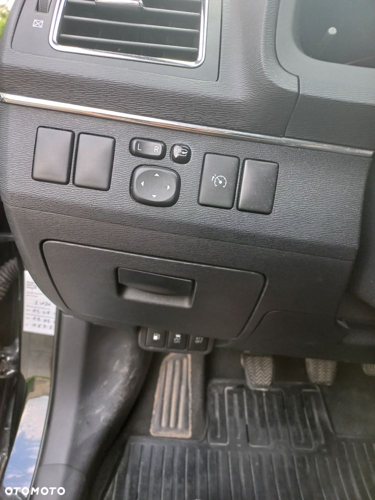 Toyota Avensis 2.0 D-4D - 7