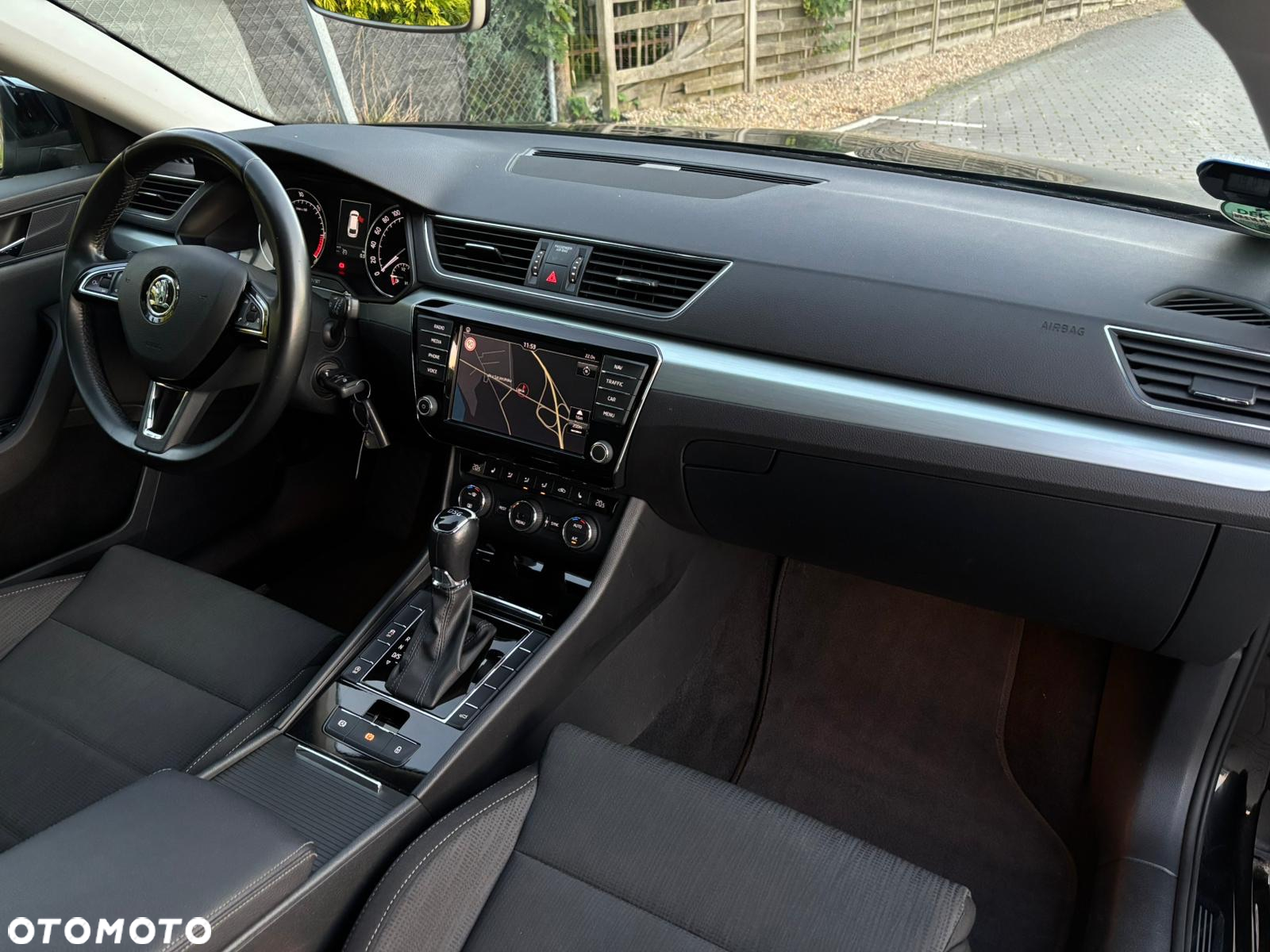 Skoda Superb 2.0 TDI DSG Premium Edition - 11