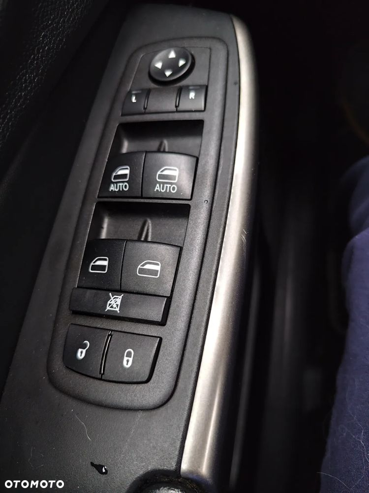Jeep Cherokee - 10