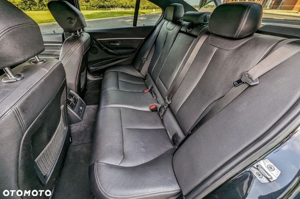 BMW Seria 3 330i xDrive Edition M Sport Shadow - 29