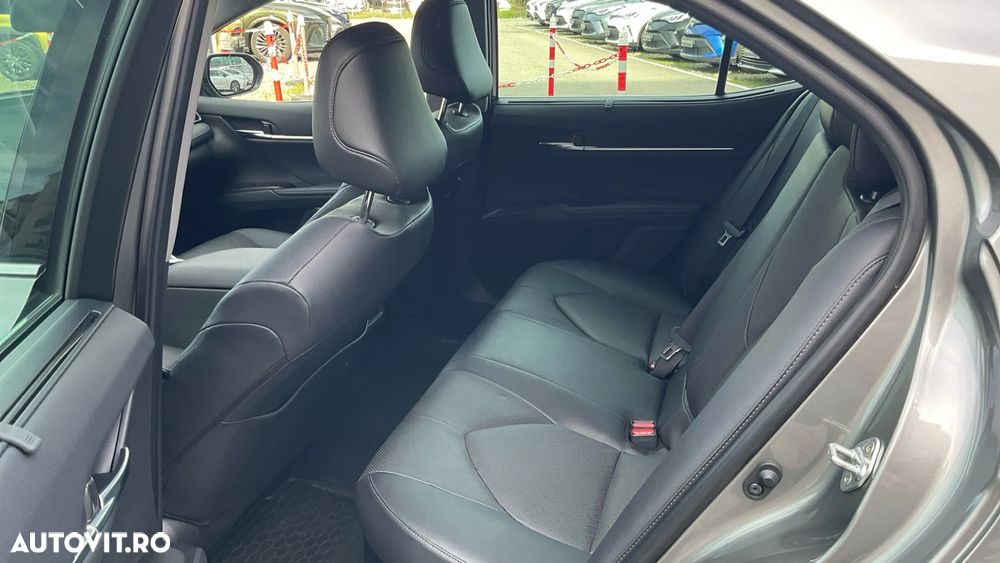 Toyota Camry 2.5 Exclusive - 35