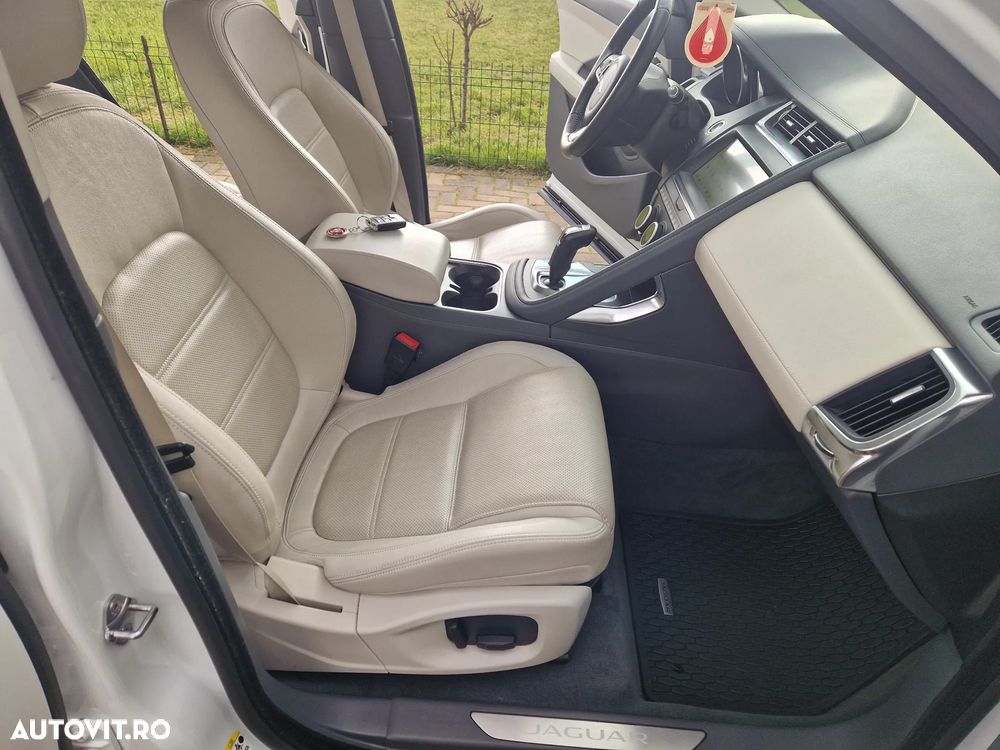 Jaguar E-Pace D150 AWD Base - 6