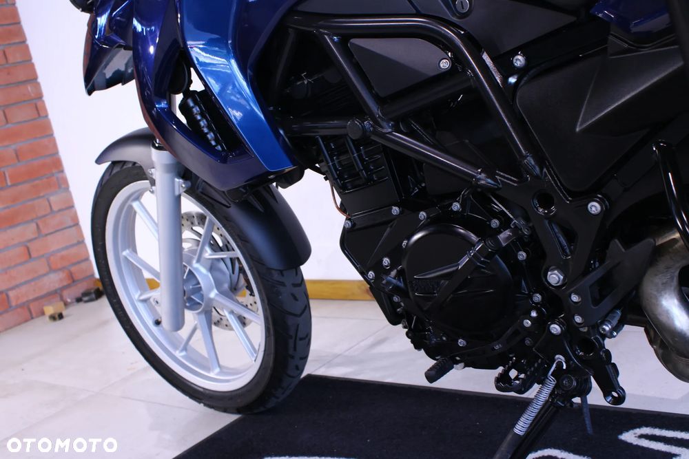 BMW F - 25