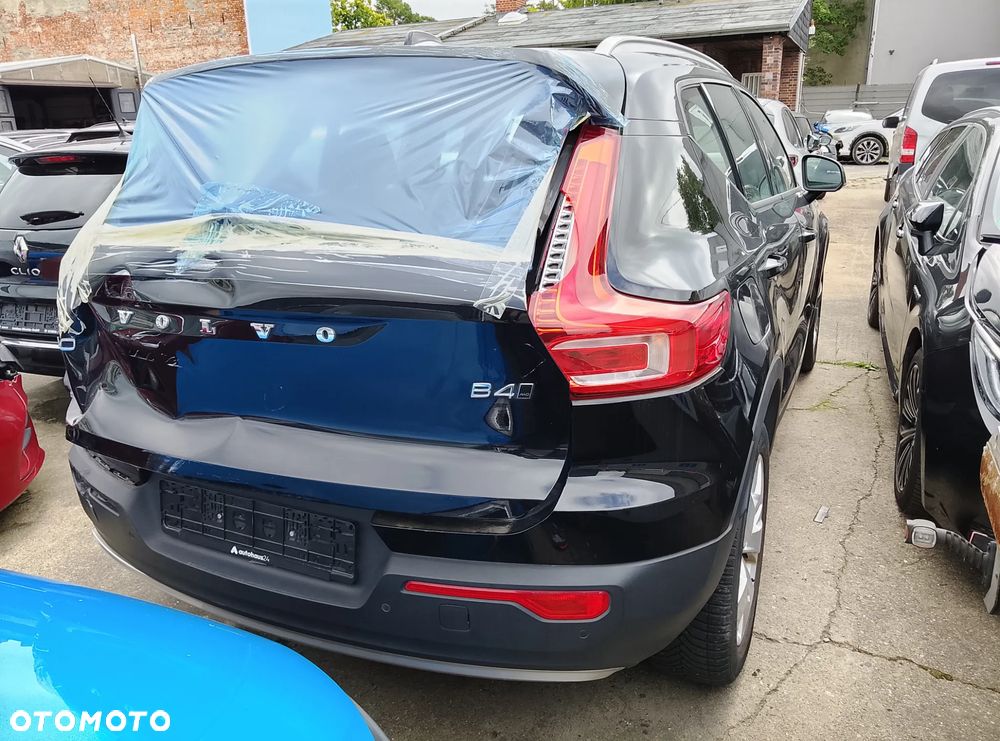 Volvo XC 40 B4 B AWD DKG Momentum Pro - 3