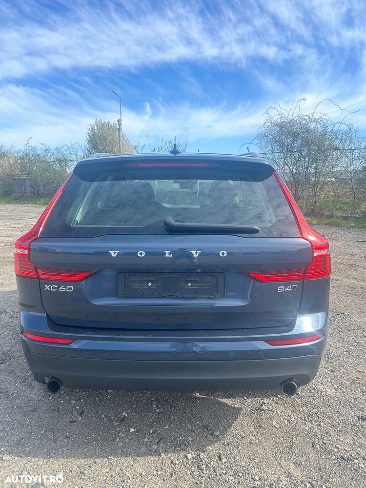 Volvo XC 60 B4 MHEV AWD Momentum - 6