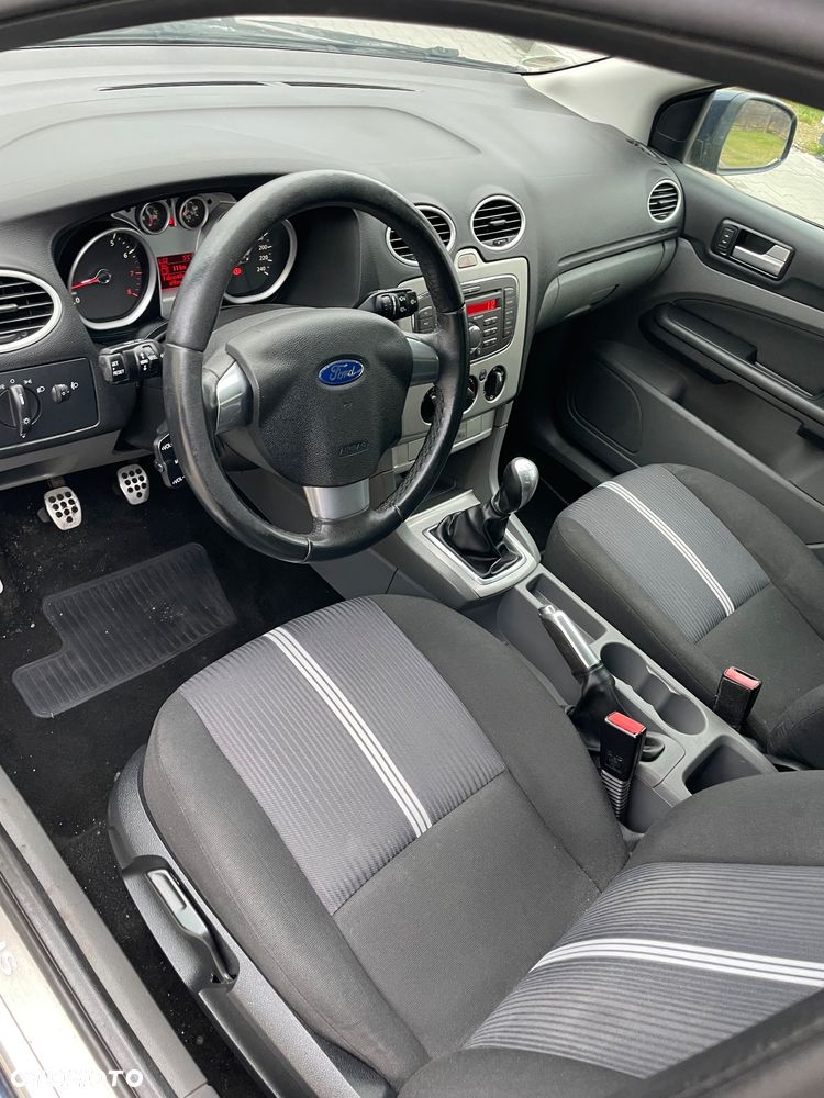 Ford Focus 1.6 Trend + - 8