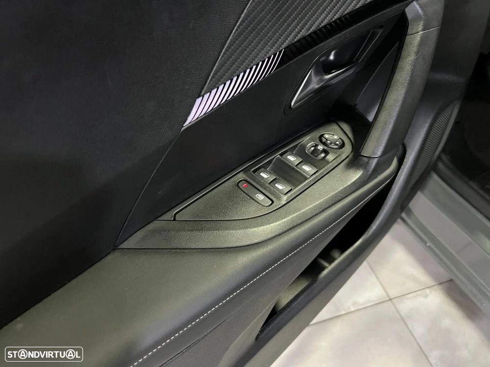 Peugeot e-2008 54 kWh Allure - 26