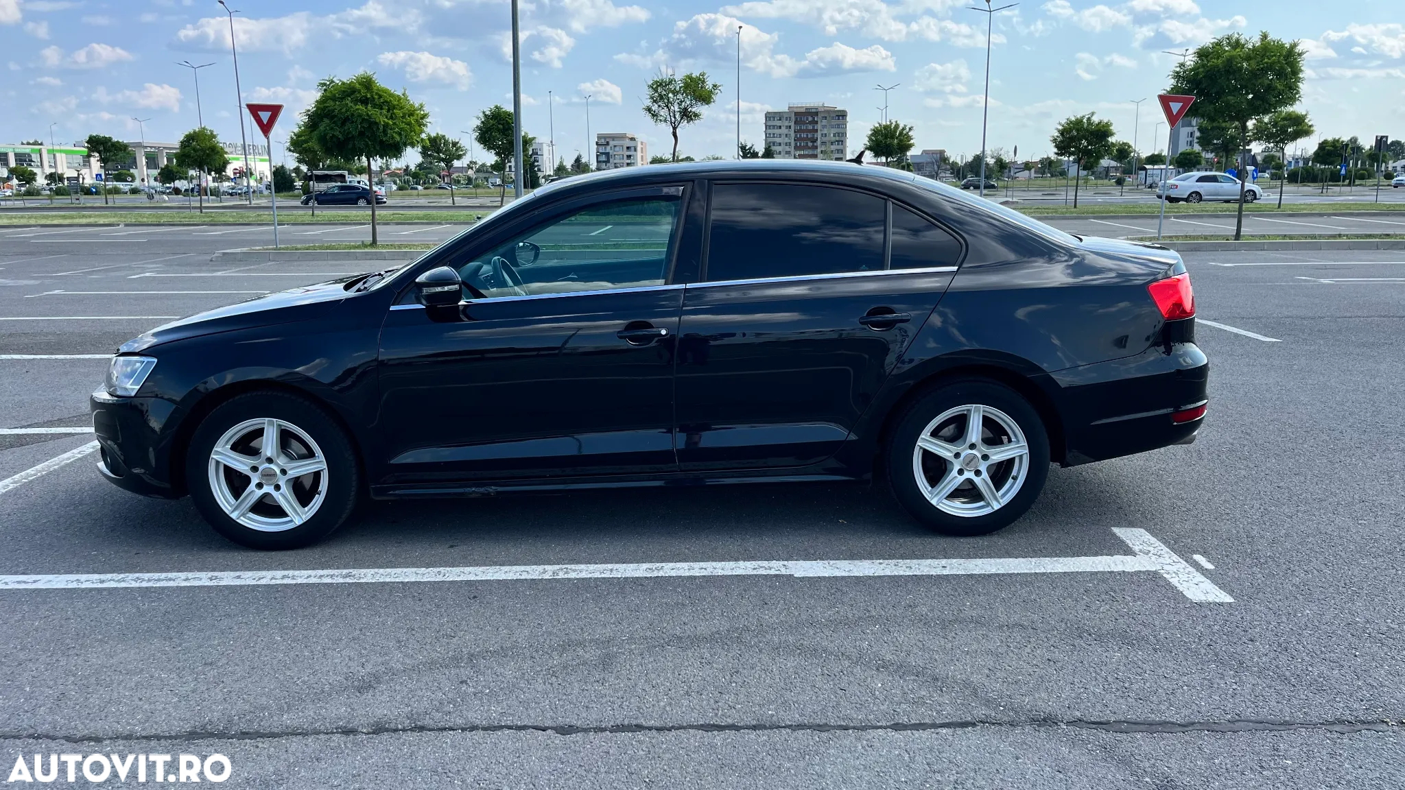 Volkswagen Jetta 1.6 TDI DPF Trendline - 10
