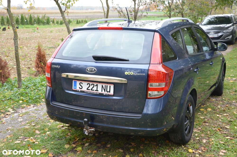Kia Ceed 2010 photo 5