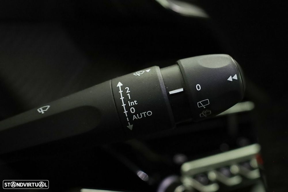 Peugeot 2008 1.2 PureTech Allure - 19