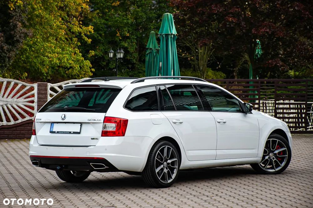 Skoda Octavia Combi 2.0 TDI DSG RS - 24