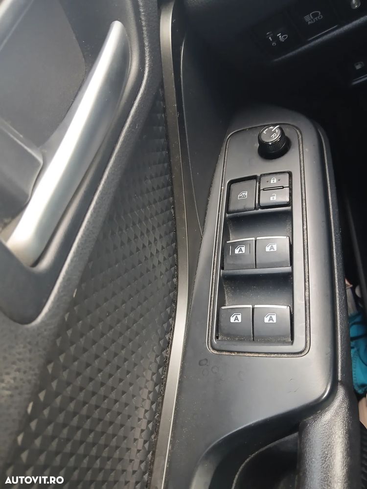 Toyota C-HR 1.8 HSD 4x2 CVT C-ult LED - 14