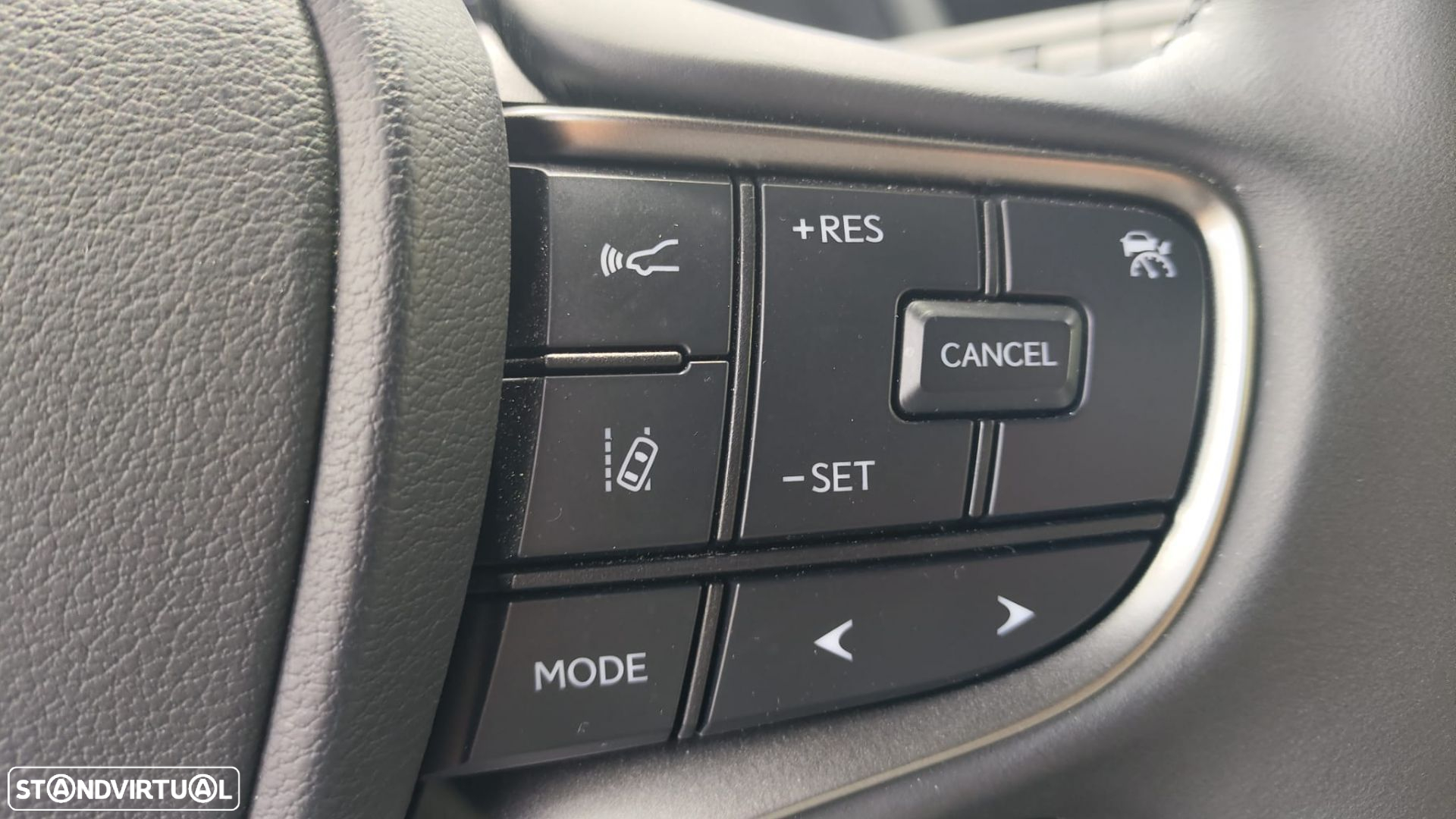 Lexus ux-250h Sport - 26