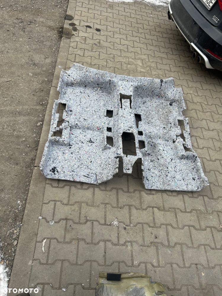 Volkswagen Golf VIII dywan Wykładzina 5H0863919C 2020- golf 8 - 7
