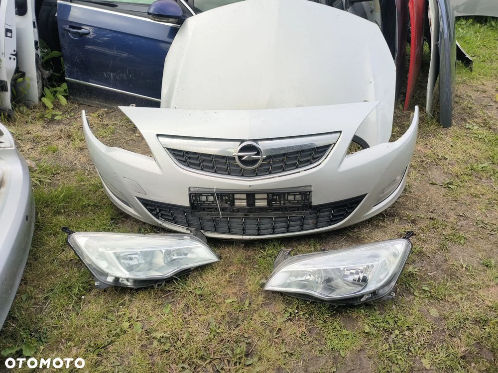 Opel Astra j lampa przód przednia prawa