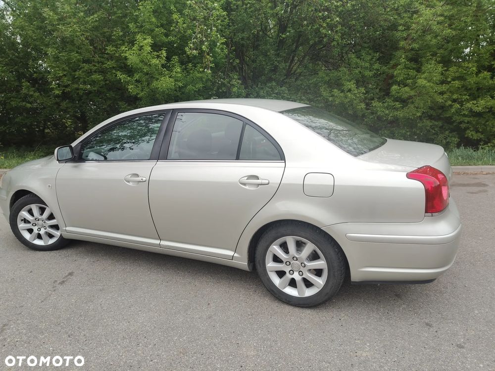 Toyota Avensis 2.2 D-4D X - 4