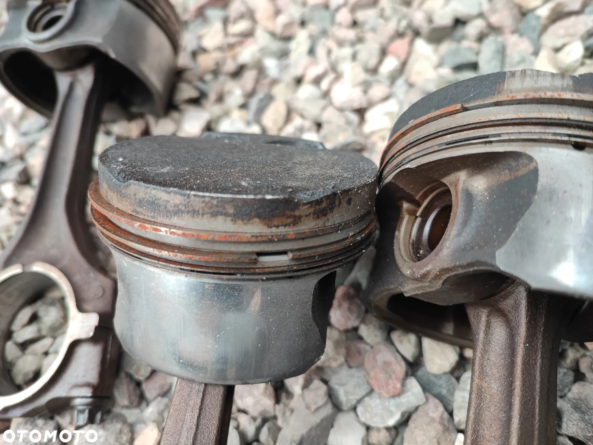 BMW E36 / E39 / E38 / Z3 / E34  ORYGINALNE TŁOKI + KORBOWODY DO SILNIKÓW GAMY M52B25 / M50B25 1XVANOS O NR. 11 24 1 739 725 / 11 24 1 437 211 / 11 25 1 703 456 OEM W DOBRYM STANIE - 24