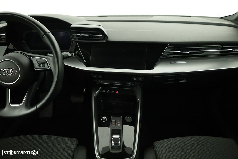 Audi A3 Sportback 45 TFSIe S line — fotografia 9