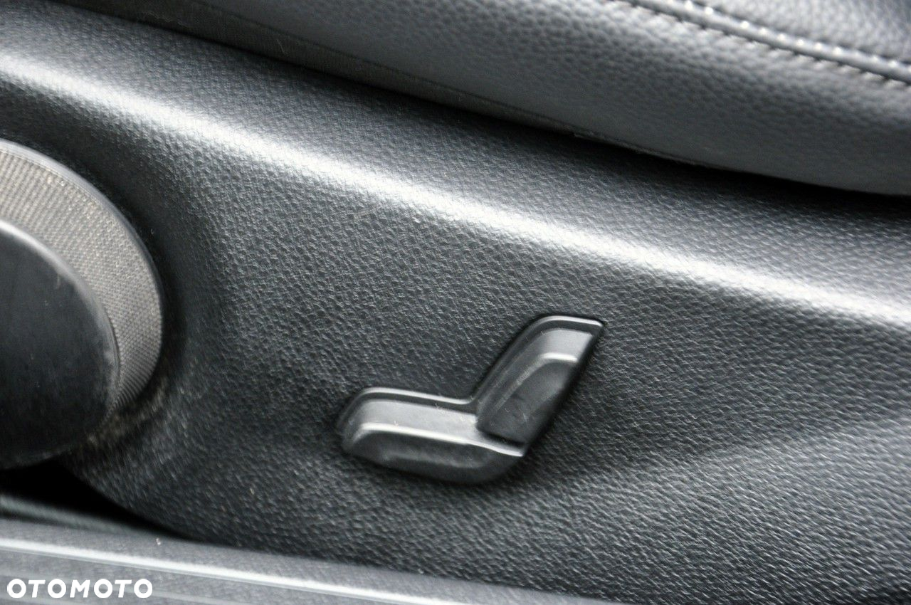 Mercedes-Benz Klasa C 180 T CDI DPF (BlueEFFICIENCY) Elegance - 16