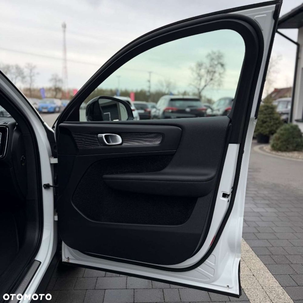 Volvo XC 40 D4 AWD R-Design (Intro Edition) - 38