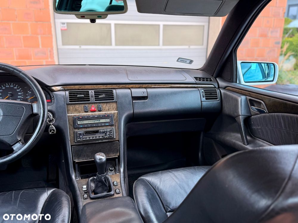 Mercedes-Benz Klasa E 250 D Avantgarde - 9