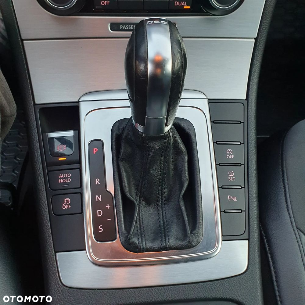Volkswagen Passat 2.0 TDI Highline DSG - 17