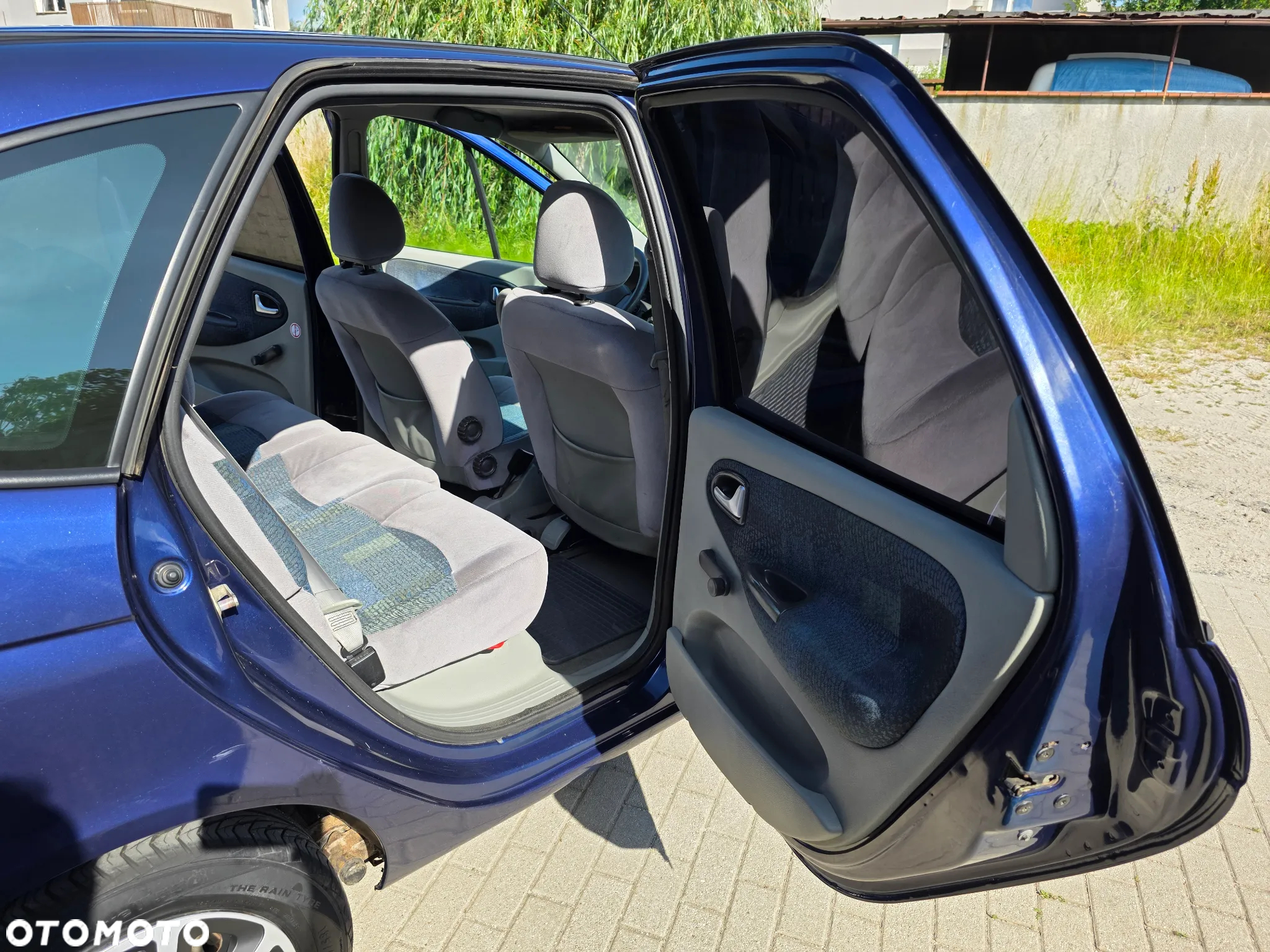 Renault Scenic 1.4 16V Family - 9