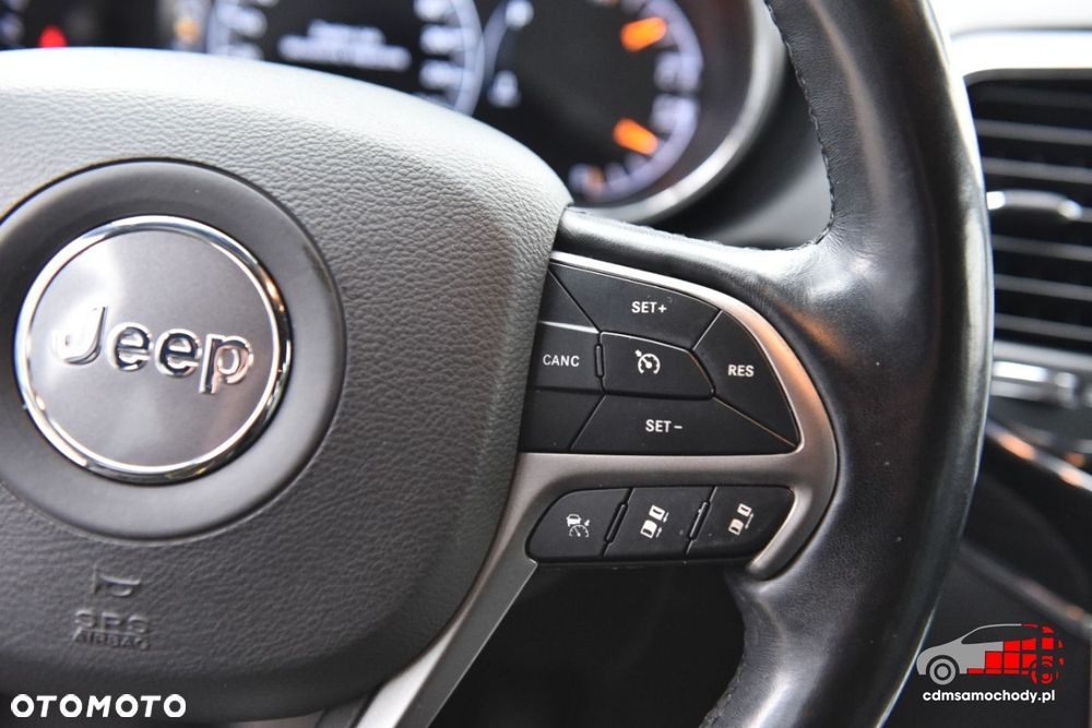 Jeep Grand Cherokee - 32