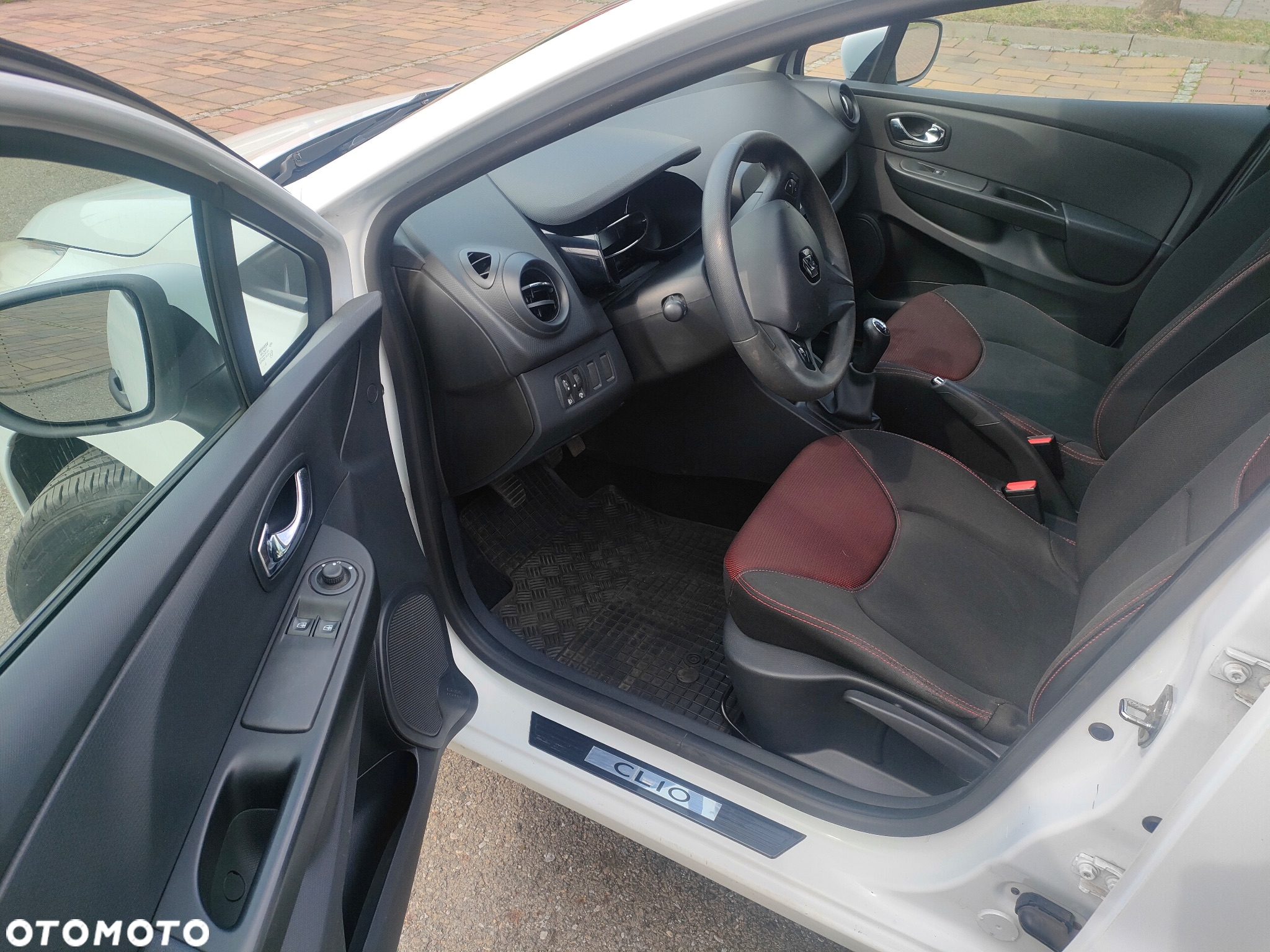 Renault Clio 1.2 16V Alize - 10