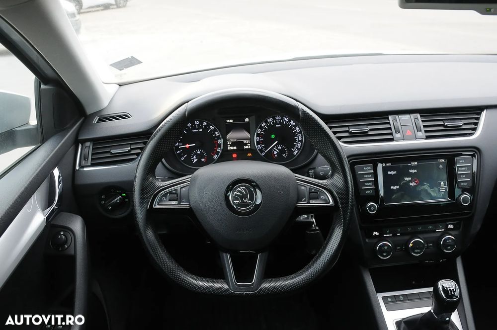Skoda Octavia Combi 2.0 TDI Tour - 9