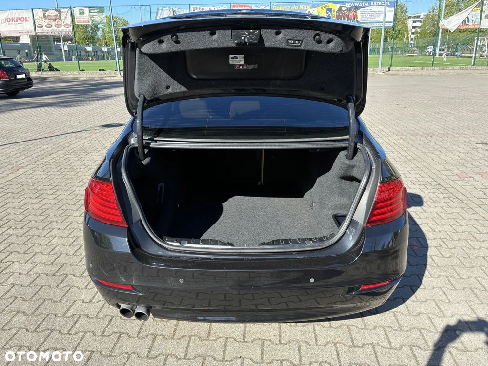 BMW Seria 5 528i Luxury Line - 9