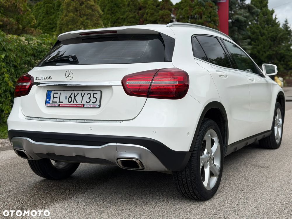 Mercedes-Benz GLA 200 7G-DCT Urban - 4