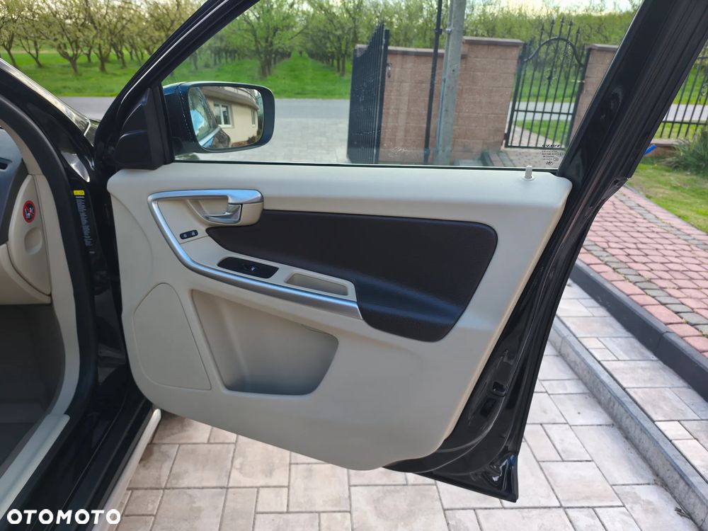 Volvo XC 60 2.4D AWD Summum - 35