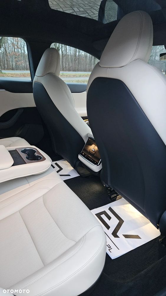 Tesla Model S Long Range AWD - 24
