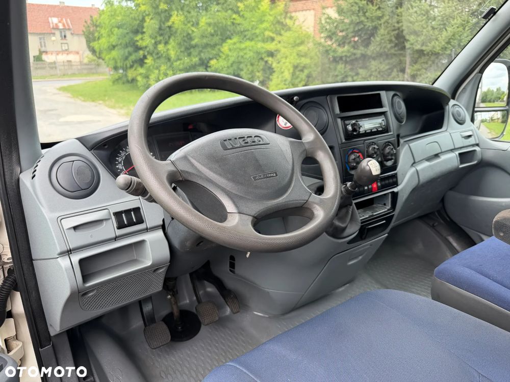 Iveco 50C15 * 3.0 / 150KM * Rama / Skrzyniowe * Koła bliźniacze * Rozstaw osi: 3.75m * - 25