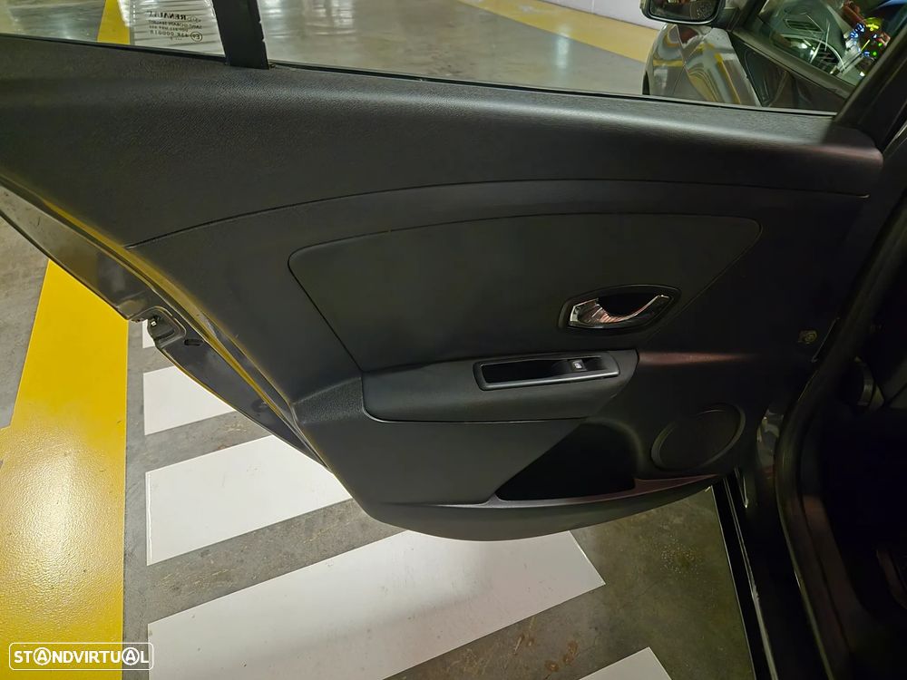 Renault Mégane Sport Tourer ENERGY dCi 110 Start & Stopp Paris Business - 29