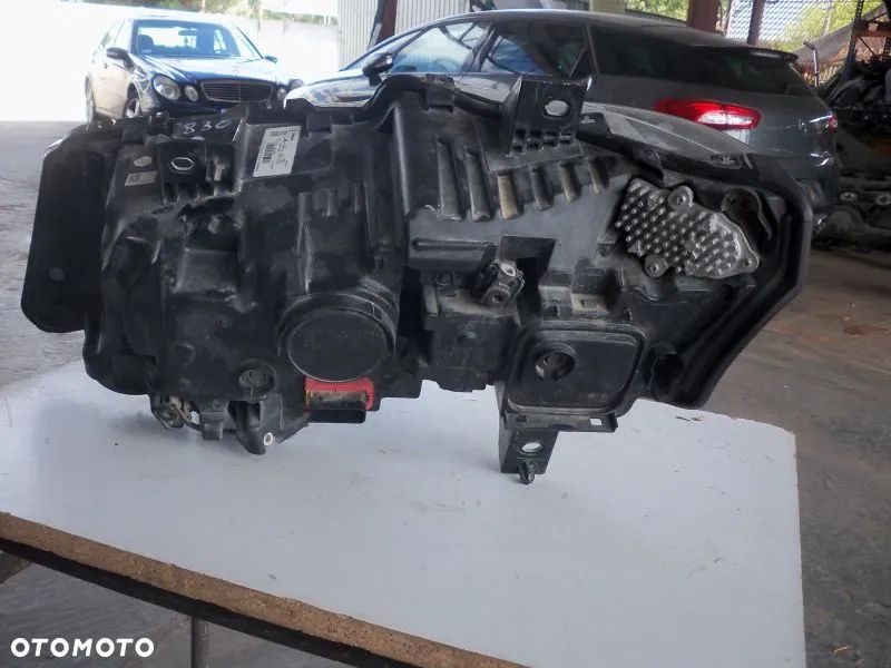 Iveco S-Way lampa przednia prawa H7 - 2