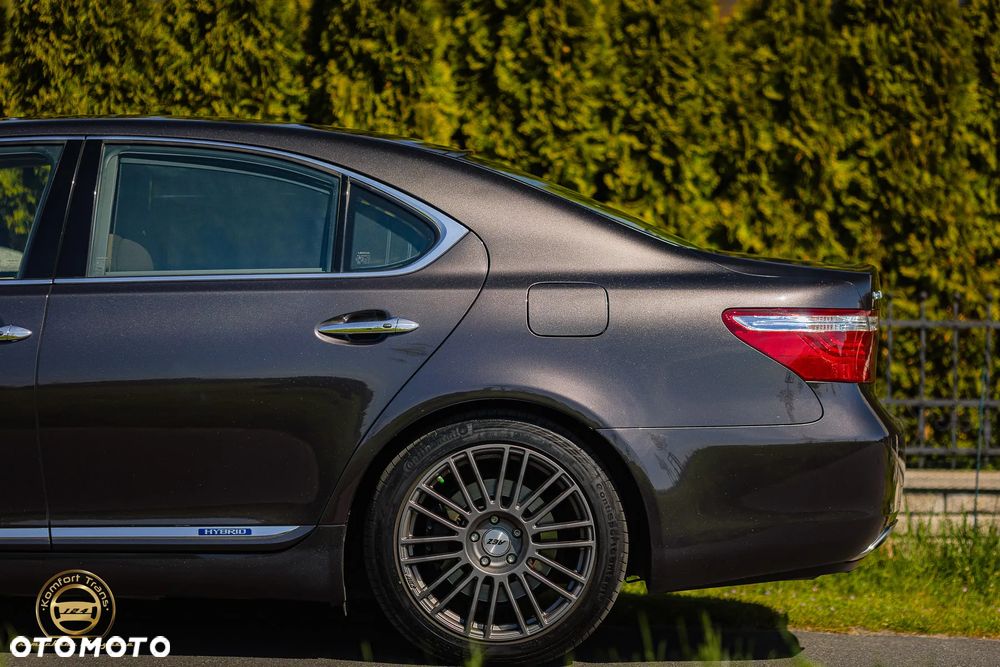 Lexus LS 600h Superior - 19